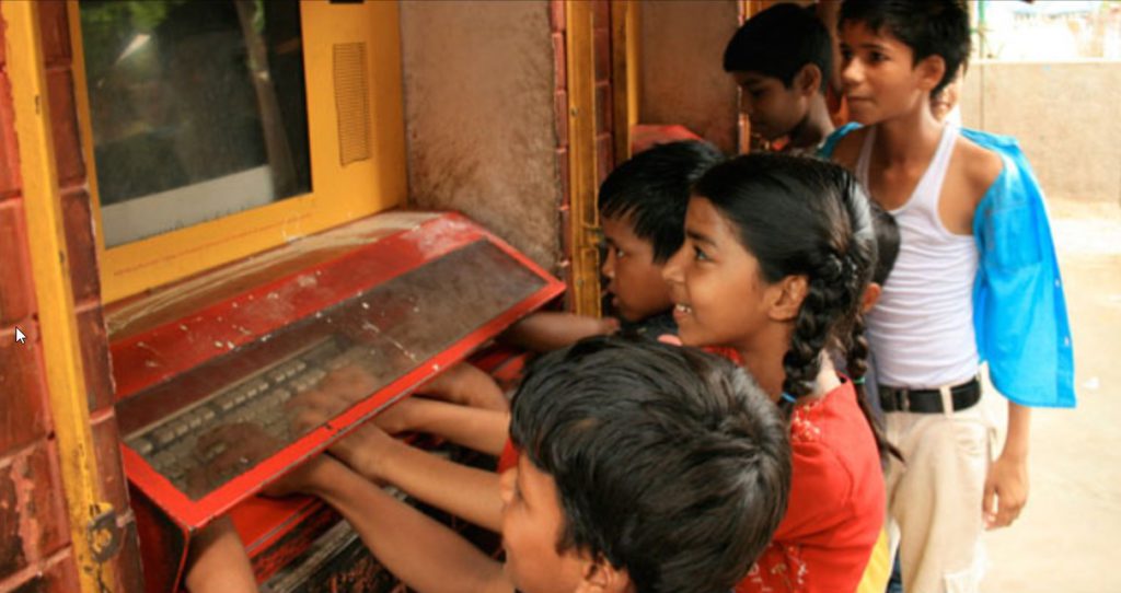 O projeto Buraco na Parede rendeu a Sugata Mitra o prêmio TED de Educação e foi o berço da Escola na Nuvem